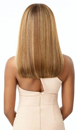 OUTRE - LACE FRONT WIG PERFECT HAIR LINE 13X4 LINETTE WIG -Zoe Beauty Supply Shop QLPHLLIN Linette DR2 Creamy Toffee Back